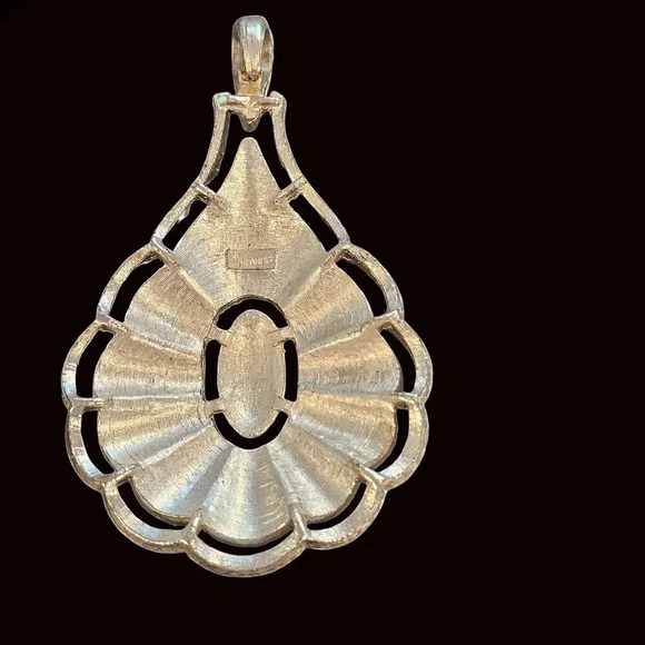 Vintage Signed CROWN TRIFARI Tear Drop Silver Tone Pendant 70s 80s Boho Hippie - Picture 2 of 8